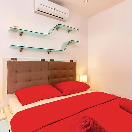 Apartment 2 Bedroom Lovely In