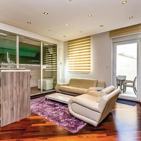 2 Bedroom Lovely In Apartment Crikvenica