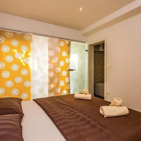 2 Bedroom Lovely In *