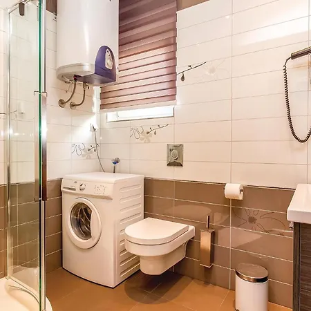 2 Bedroom Lovely In *