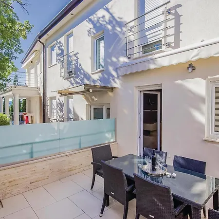 2 Bedroom Lovely In *